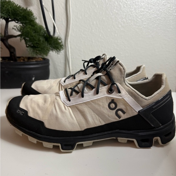 On cloudventure  Men's Cream and Black Athletic Shoes - Picture 3 of 9